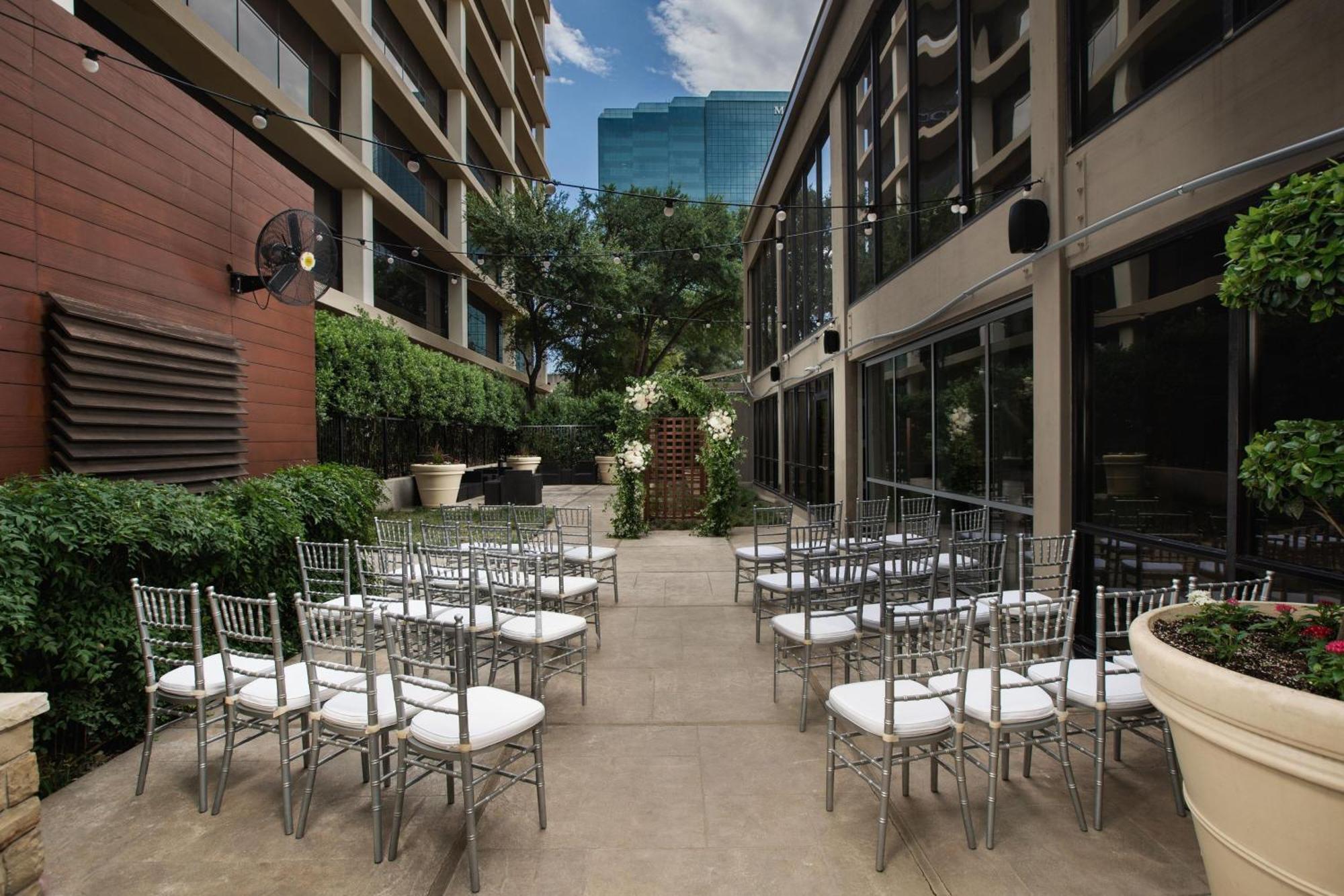 The Beeman Hotel Dallas Exterior photo